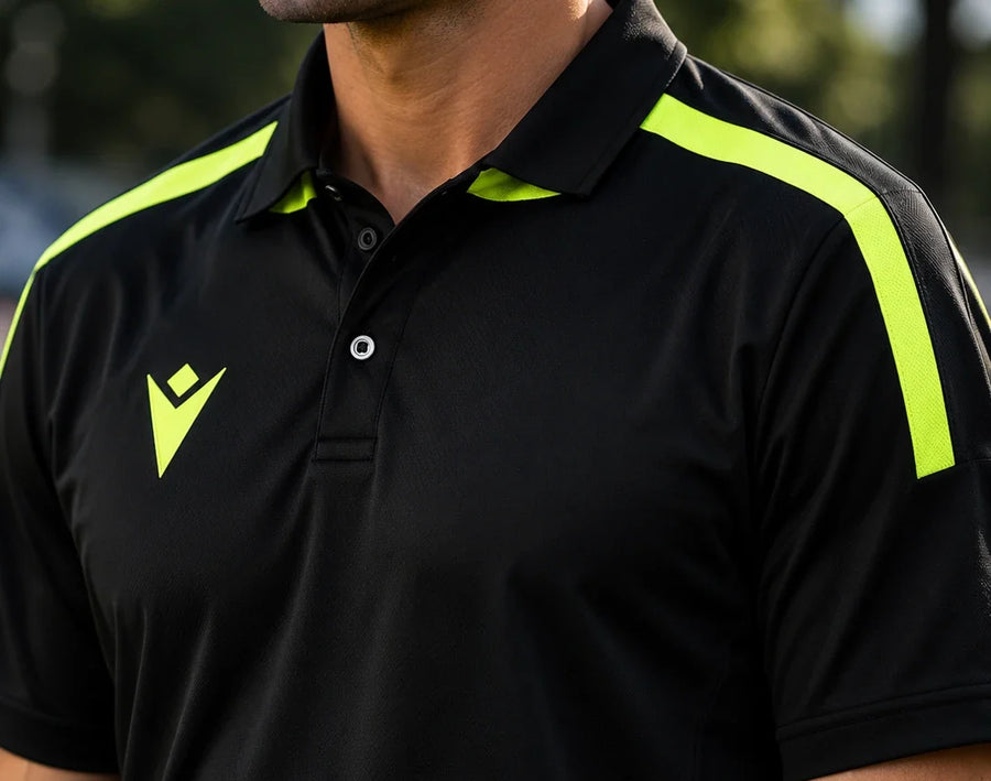 Polo da arbitro nera con le righe verde fluo